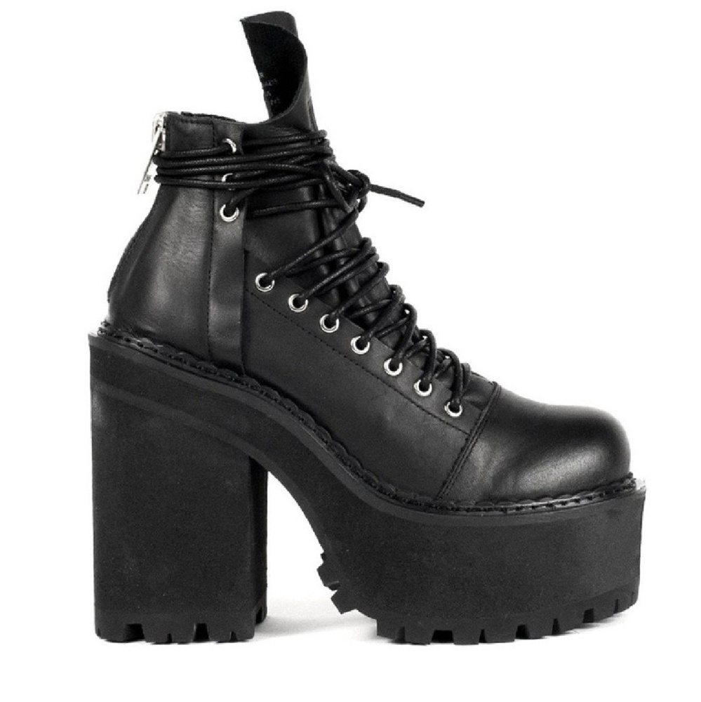 ISO!!! UNIF Thrash boot size 9